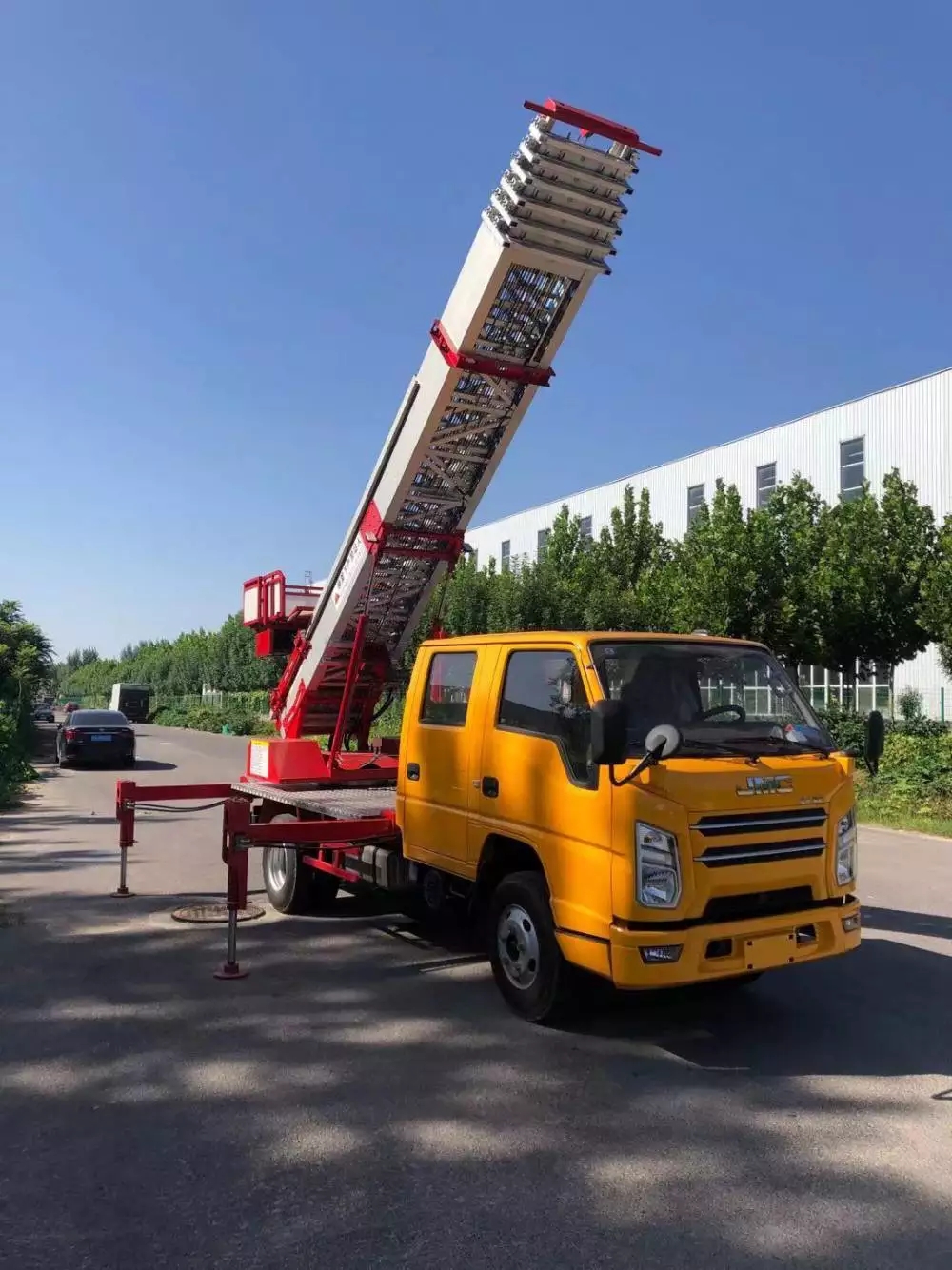 会昌县附近的云梯车出租服务：轻松解决高空作业需求