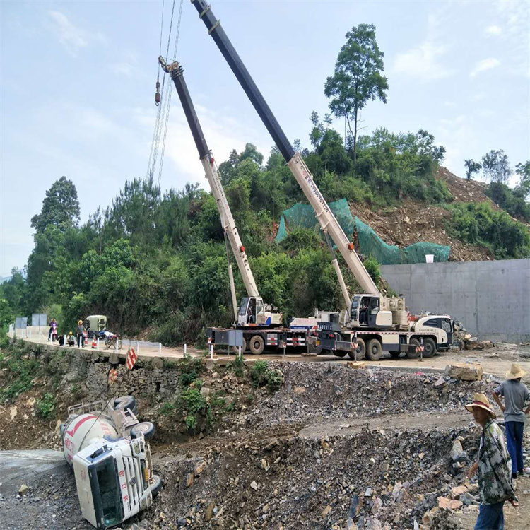 会昌县汽车掉沟里叫吊车救援要多少钱